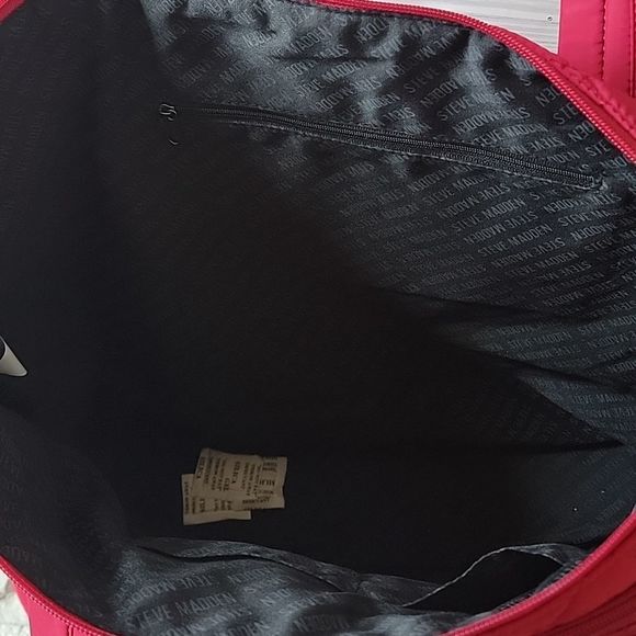 NWT STEVE MADDEN GYM WASHABLE RED BAG QUILTED CROSSBODY WEEKENDER - Picture 5 of 9